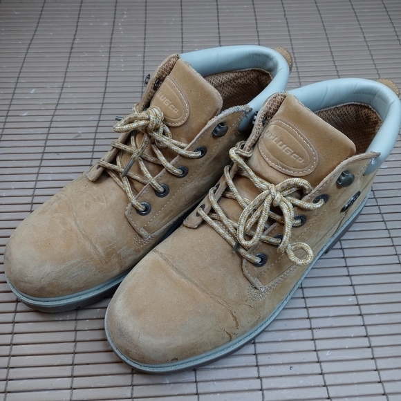 Lugz men\'s sz 11M lace tan ankle boots. 7431. Some flaking on toe-bend. See last main image 11
